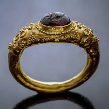ancient roman garnet inlio gold ring