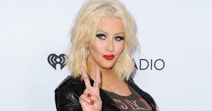 christina aguilera hair is now red see