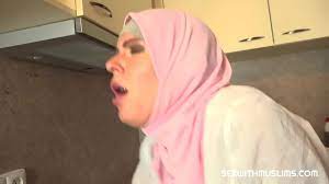 Her husband wasn't home and this plumber had no time to wait so he ended up  eating her sweet tight muslim pussy as payment - XNXX.COM
