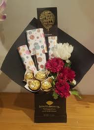 Lotsa love® happy birthday plush bouquet. Birthday Love Box Delivery Of Flowers In Lahore Sendflowers Pk