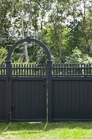 make your garden fences disappear with