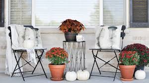 18 front porches with fall flowers
