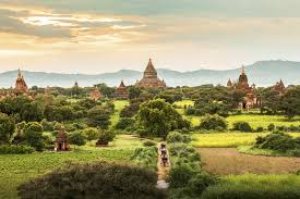 En montgolfière à bagan dans la vallée des 2000 temples. Birmanie Les Demeures De Bouddha Intermedes Le Voyage Culturel