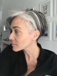 My gray hair stay at home haircut. Pin On Minha Transicao Para Os Cabelos Brancos Rubia Rubita