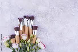 natural bamboo cosmetic makeup brushes
