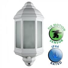 Wall Pir Ip44 Outdoor Lantern