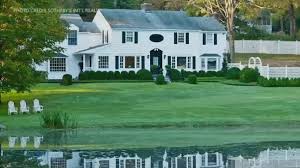 Andrew cuomo's net worth would surely allow him to live in a lavish house. Exclusive Tour Of Gov Cuomo And Sandra Lee S Home Now Up For Sale
