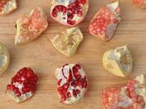 What color should pomegranate seeds be?