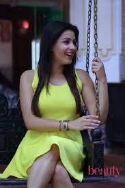 Beauty Galore HD : Yamini Malhotra Looking Extra Hot And Sensuous In Yellow  Mini Skirt