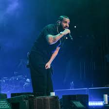 drake gifts 25 000 to pregnant fan who