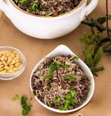 A combination of cinnamon, cumin, and cloves gives the dish a spicy middle eastern taste and aroma. One Pot Lebanese Hashweh Ground Beef And Rice Twosleevers