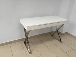 Kompakte maße ideal für kleine räume. Tisch Weiss Verchromte Tischbeine Wandtisch Weiss Glanz Schreibtisch In Weiss Breite 100 Cm