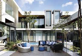 U Shaped Modern Family Home By Saota