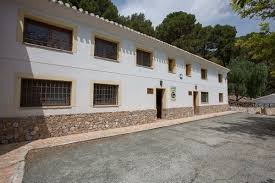 Se trata de una finca privada, totalmente vallada con aparcamiento techado y puerta automática. Casas Rurales La Perdiz Accesible En Sierrra Espuna Murcia