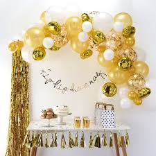 10 easy balloon decorations for every
