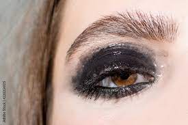 makeup eye black shadows around