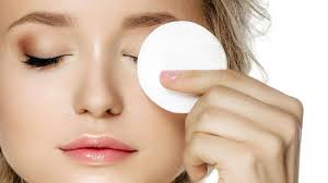 use castor oil to remove eye makeup