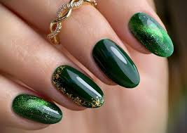 30 latest emerald green nail designs to