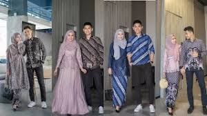 Inspirasi model baju batik terbaru dengan berbagai macam varian dan konsep seperti kombinasi, atasan, couple, untuk ke kantor kekinian dan terbaru 2021. Baju Couple Kondangan Kekinian Batik Couple Kekinian Cute766