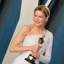 Renee zellweger, american actress known for playing vulnerable characters in such films as jerry maguire (1996), nurse betty (2000), and bridget jones's diary (2001). Renee Zellweger Oscars 2020 All Of Renee S Best Moments