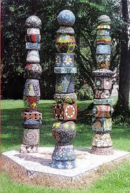 totem poles sculpture by felicity