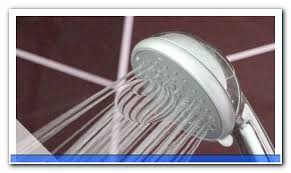 Kireç suyunu duş başlığından uzaklaştırmanın en etkili yolları. Dus Basligini Temizleyin Bu Ev Ilaclari Kirec Cozme Islemine Yardimci Olur Banyo Ve Sihhidevami