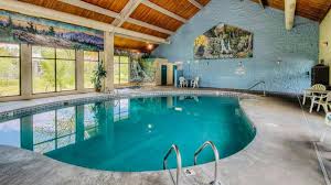 hotels in pigeon forge with indoor pool