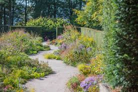 Wenn du gerne gärtnerst und für botanik schwärmst, sollte sich doch auch in deiner wohnung ein platz dafür finden! Garten Anlegen Die Besten Ideen Tipps Und Tricks