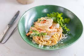 spaghetti with creamy garlic prawns