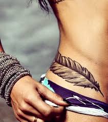nőies tetoválás comhrá a dhéanamh