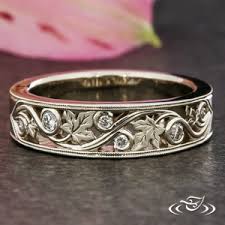 custom traditional wedding rings