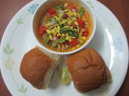 Misal pav is a vibrant meal consisting of a spicy sprouted bean curry topped with crunchy farsan, crisp red onions and fresh cilantro that is served with lightly buttered pav or dinner rolls. Misal Pav Recipe How To Make Maharashtrian Style Misal Pav At Home Desidakaar