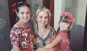 Erin's younger sister, lauren, is also the light of her father's life! Lauren Newton Never Planned To Have So Many Kids 9honey