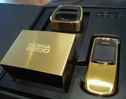 Nokia 6700 classic gold edition mobile phone comes with a 2.2 inches, qvga resolution (320 x 240 pixels) display that supports 16.7 million colours. Gold Edition Nokia 8800 2 700 This Cell Phone Is Just Like Standard Of Nokia 8800 Just The Outlook Casing Of The Cell Phone Gold Mobile Mobile Phone Phone