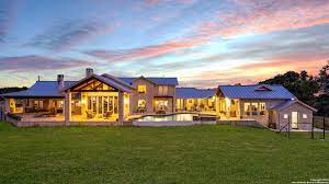 luxury homes in texas hill