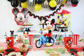 plan a mickey mouse birthday party