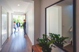 pros and cons of an entryway mirror for