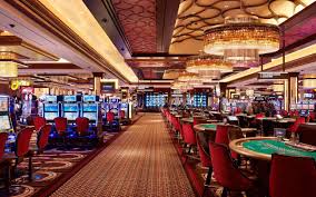 Inside the Horseshoe, casino floor The Horseshoe will always be one of my  favorites!! #interiordesigncoursesonline | Casino, Cincinnati, Horseshoe  casino