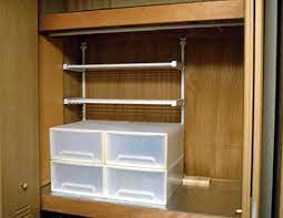 今回はクローゼットの収納です 賃貸マンションのクローゼットの扉 画像では木製のようにみえますが スチールの扉なんでございます 収納 収納 アイデア 片付け収納