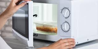 At what temperature cake should be baked in microwave?