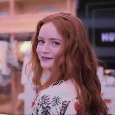 With the fourth season of netflix's stranger things currently in production. Sadie Sink Stranger Things Atores Atores Cabelos Ruivos