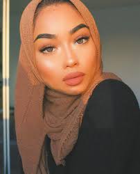 9 talented muslim beauty influencers to