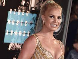 January 19, 2017 britney wins favorite female artist, favorite pop artist, favorite social media celebrity and favorite comedic collaboration at the people's choice awards view the original image Britney Spears Dramatisches Statement Mit Wirrem Blick Bin Bald Zuruck Stars