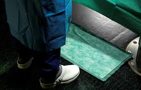 superabsorbent floor mat for fluids in