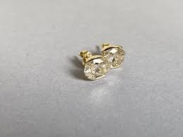 diamond earrings sparkling