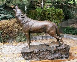 Animal Howling Wolf Statue