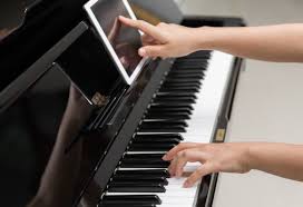 Piano teachers usually adopt various teaching methods depending upon their unique niche of students. 10 Tips For Setting Up Online Piano Lessons Pianist