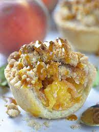 Mini Peach Crumble Pies gambar png