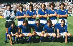De bijnaam is la squadra azzurra (het blauwe team) of het daarvan afgeleide azzurri (blauwen). Italie Op Het Wereldkampioenschap Voetbal 1982 Wikipedia