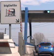 Ztls are indicated by a white sign with a red circle on it. Tips On Driving Italian Autostrada Or Toll Roads Italy Beyond The Obvious